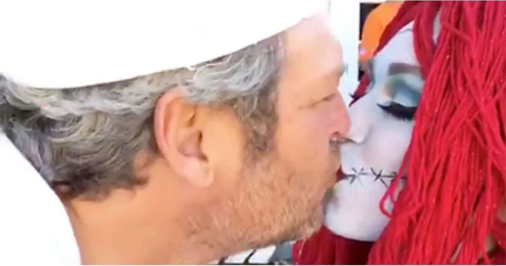 blake shelton and gwen stefani (1)