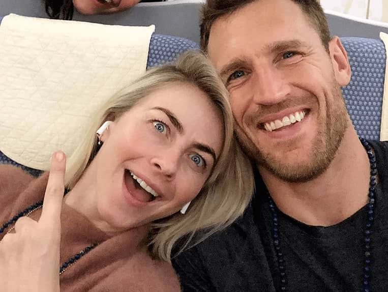 julianne hough and husband not divorced