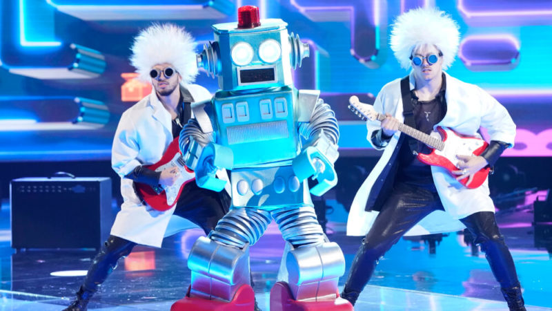 The Robot performs on "The Masked Singer"