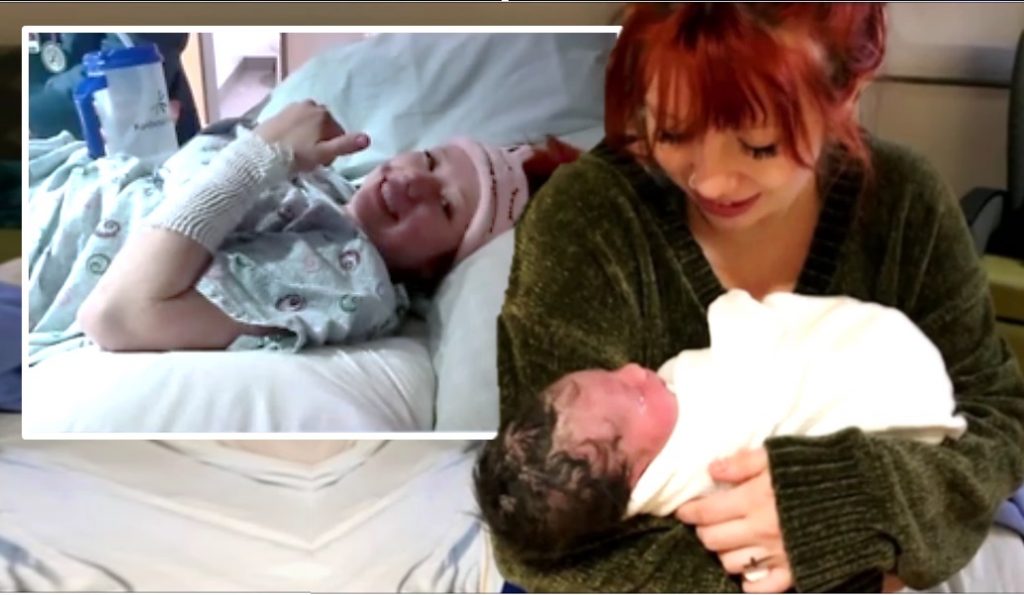 American Idol contestant gives birth