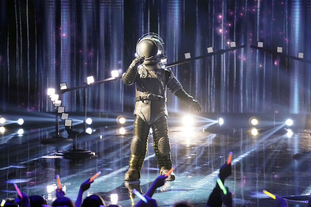 Masked-Singer-Astronaut-Clues