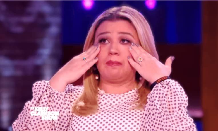kelly clarkson depressed.