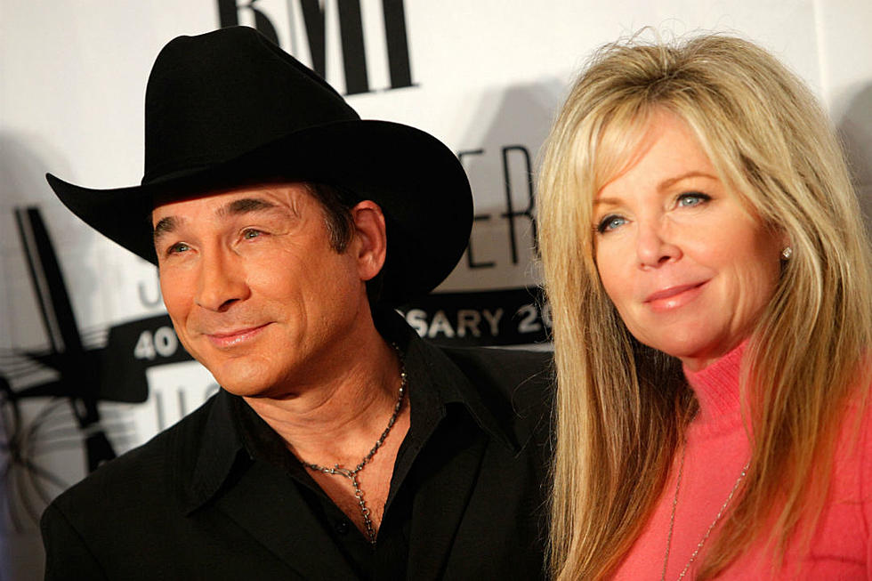 Masked-Singer-Snow-Owls-Clint-Black-Lisa-Hartman