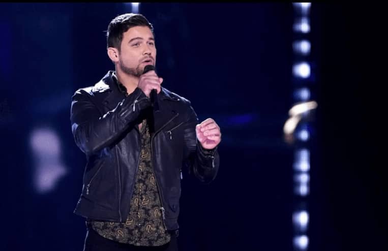 Ryan-Gallagher-The-Voice-Taryn-Papa-Kelly-Clarkson-Julia-Cooper