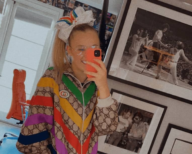 Jojo-Siwa-JoJo-Siwa-Gay-The-Masked-Singer-TikTok-Coming-Out