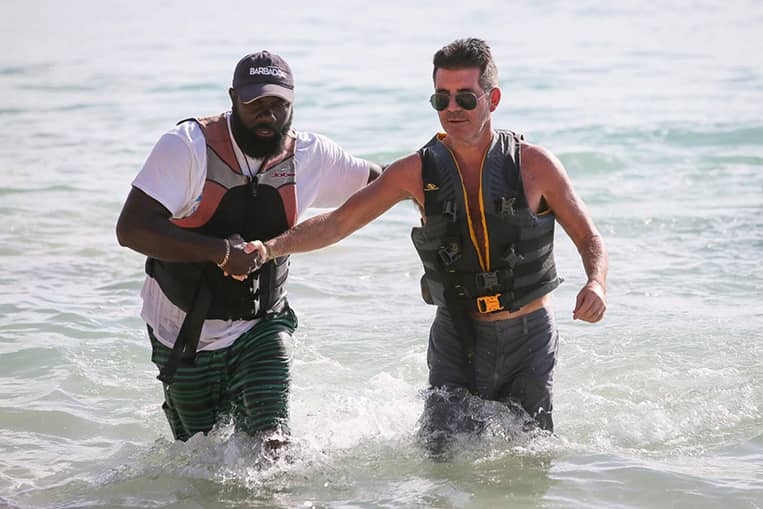 Paparazzi Snap Photos Of Simon Cowell's Surgery Scar On Yacht Outing