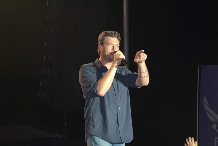 Blake-Shelton-Minimum-Wage-Stephen-Colbert-Gwen-Stefani-The-Voice