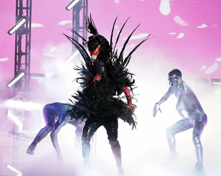 Masked-Singer-Black-Swan