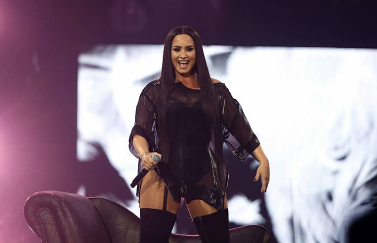 Demi-Lovato-Law-and-Order-Demi-Lovato-Law-and-Order-SVU-Mariska-Hargitay
