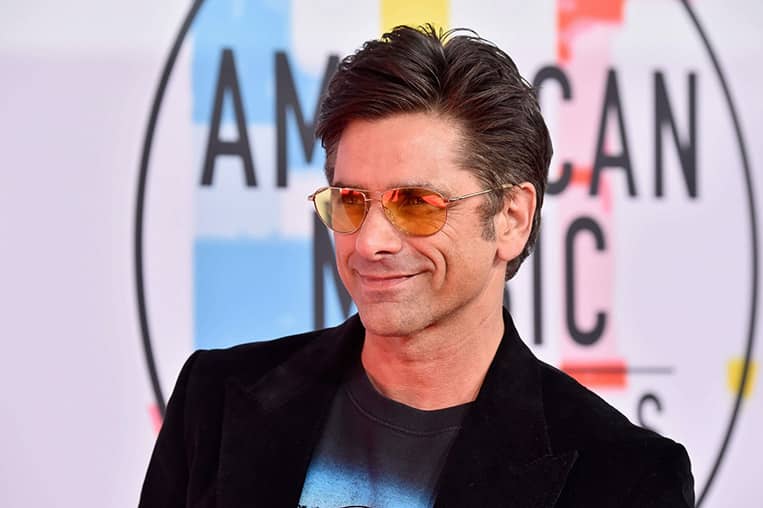 John-Stamos-American-Idol-American-Idol-Disney-Week-John-Stamos-Kelly-Clarkson