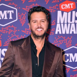 Luke-Bryan-Waves-American-Idol-Born-Here-Live-Here-Die-Here