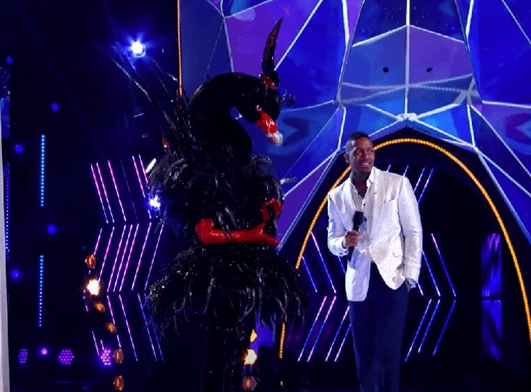 Nick-Cannon-Mariah-Carey-The-Masked-Singer-The-Black-Swan-JoJo-Nick-and-Mariah