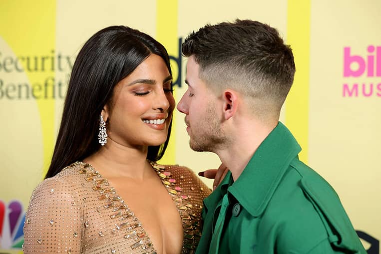 Nick-Jonas-The-Voice-Nick-Jonas-The-voice-Victor-Solomon-Priyanka-Chopra-Nick-and-Priyanka