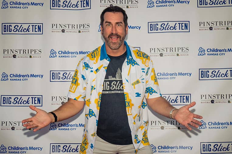 Rob-Riggle-Masked-Singer-Rob-Riggle-The-Masked-Singer-Feisty-Five-Darius-Rucker-LeAnn-Rimes
