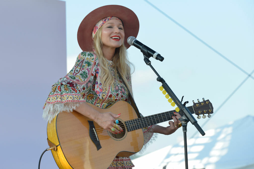 Masked-Singer-Queen-of-Hearts-Jewel