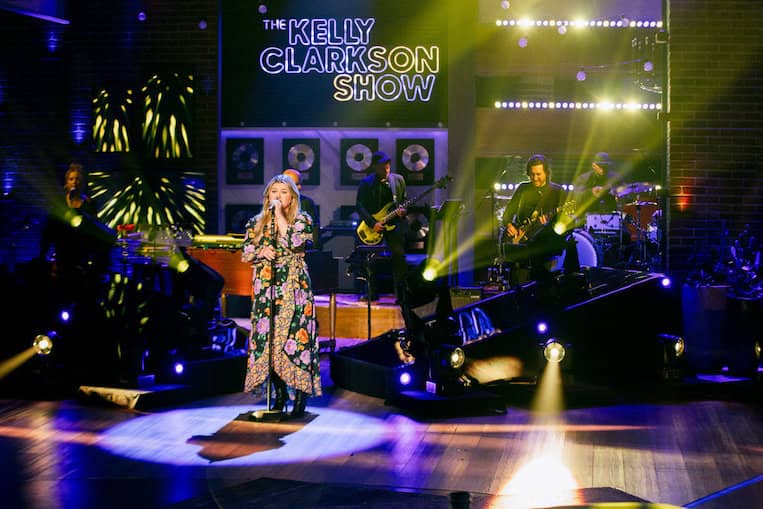 Kelly Clarkson performs on 'The Kelly Clarkson Show'