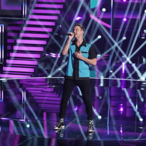 A singer performs on 'I Can See Your Voice'