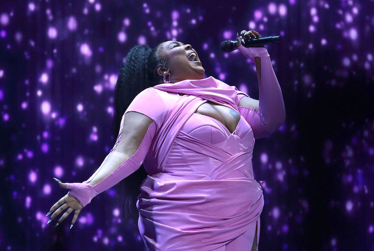 Lizzo performs at the MTV VMAs 2022