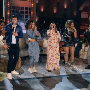 Kelly Clarkson with the Kellyoke finalists on 'The Kelly Clarkson Show'