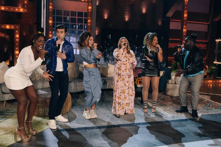 Kelly Clarkson with the Kellyoke finalists on 'The Kelly Clarkson Show'