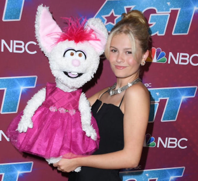 Darci Lynne Farmer walks the 'America's Got Talent' season 17 red carpet