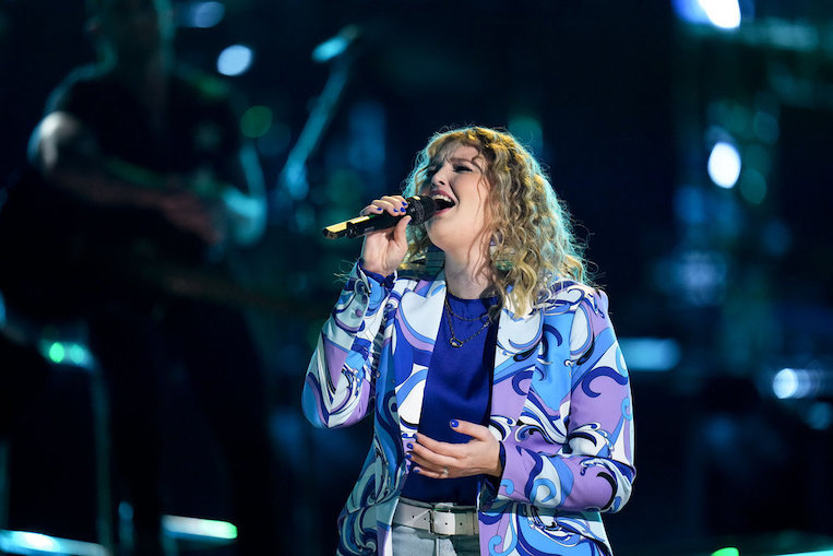 Katie Kalvach singing on 'The Voice'