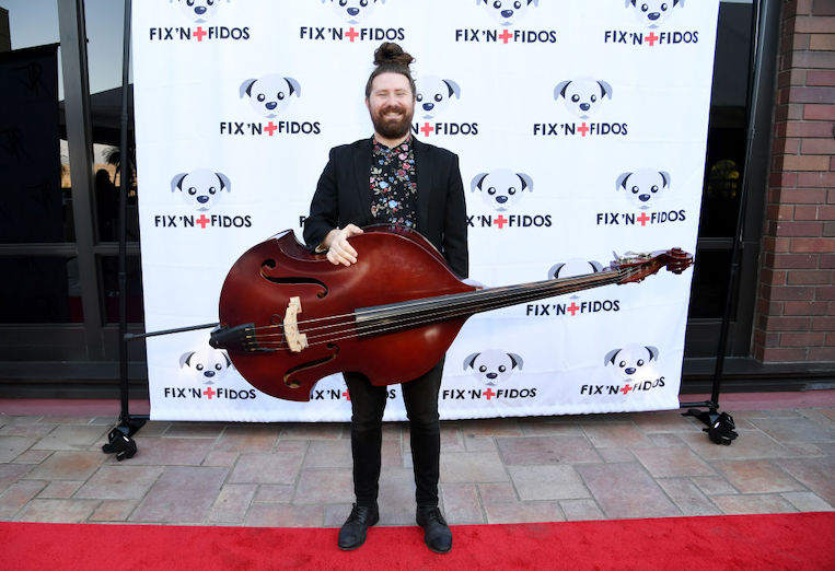 Casey Abrams at Fix'N Fidos Holds Inaugural Charity Golf Tournament