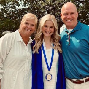 Darci Lynne with her parents