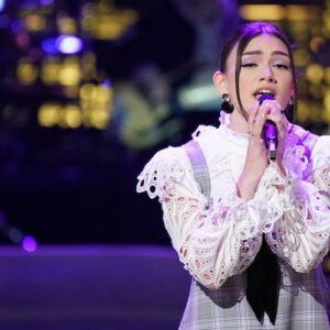 Gina Miles performs on 'The Voice'