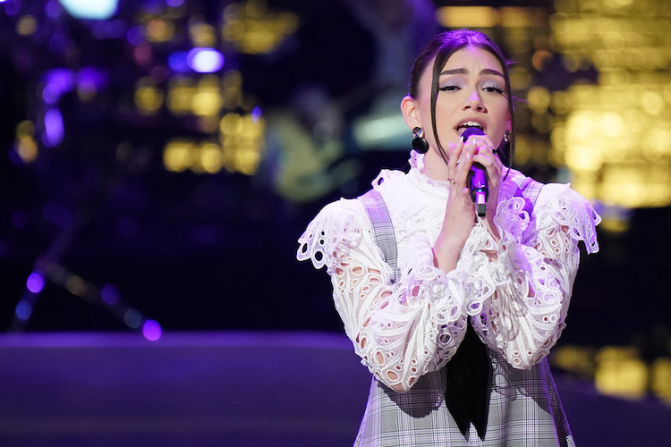 Gina Miles performs on 'The Voice'