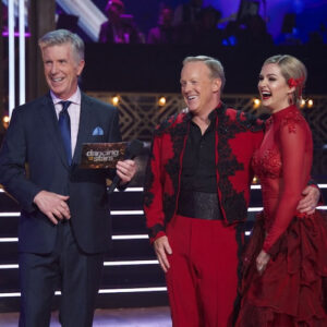 Tom Bergeron, Sean Spicer and Lindsay Arnold on 'Dancing With The Stars'