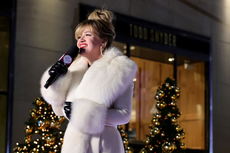 Kelly Clarkson at the 2023 Rockefeller Center Christmas Tree Lighting Ceremony