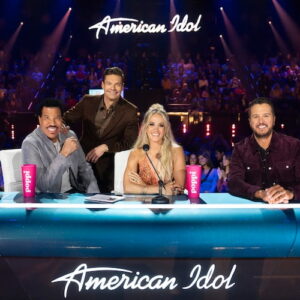 Lionel Richie, Ryan Seacrest, Carrie Underwood, and Luke Bryan on 'American Idol'